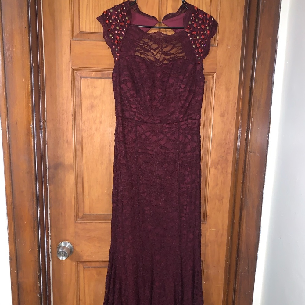 Burgundy dress size 10P